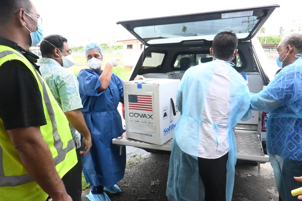 Ministry of Health transporting vaccines - Radio Samoa